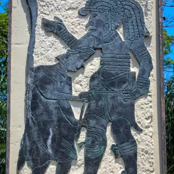 estela: Fue encontrada en 1890 a aproximadamente a 800 metros, en el Ejido Sonora